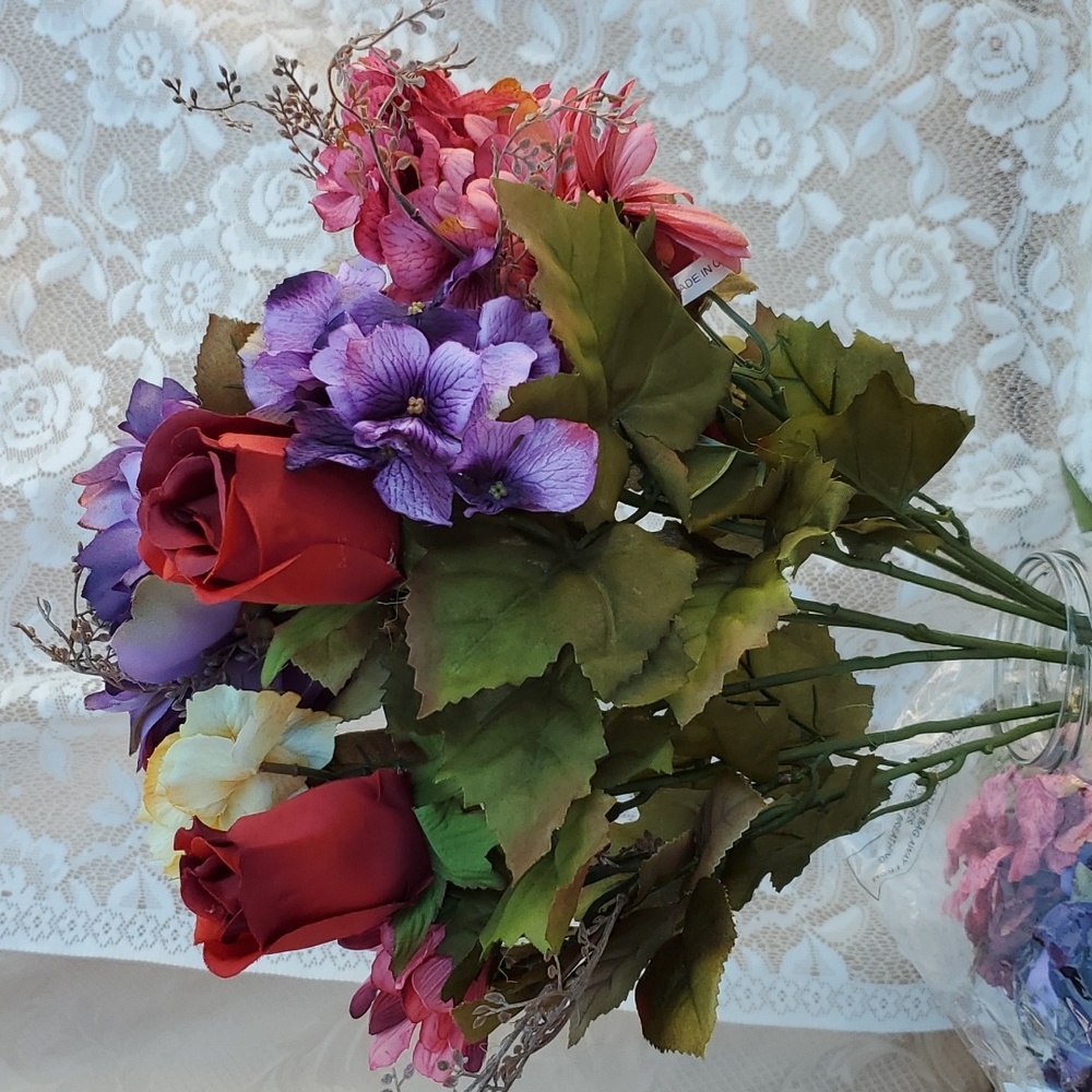 Home Interiors Variety flowers Bush NEW colorful pretty faux flowers red roses